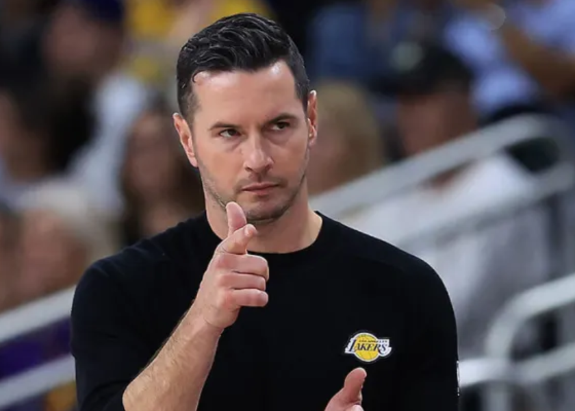 开云体育登录-湖人防守没救了！资源不够，雷迪克无体系支撑，对手疯狂点东契奇