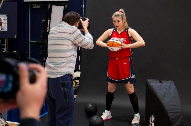 李梦亮相神秘人媒体会 表态会为球队打满整个赛季